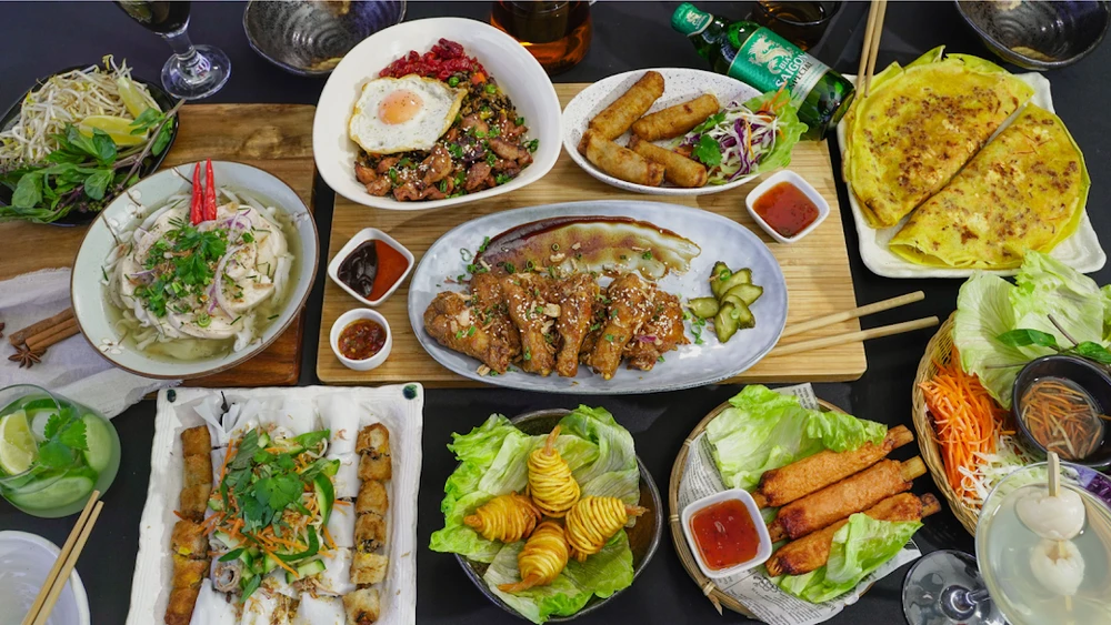 Nhiều món ăn truyền thống thu hút khách du lịch thưởng thức. Ảnh: Thetravel. Nhiều món ăn truyền thống thu hút khách du lịch thưởng thức. Ảnh: Thetravel.