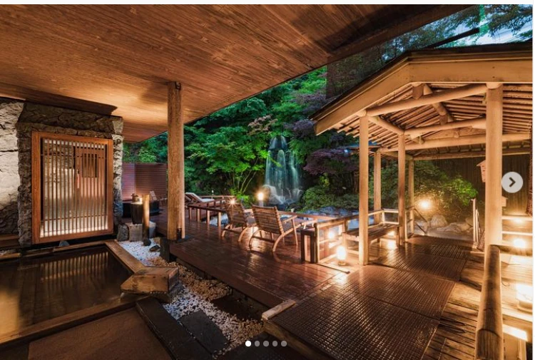 Suối nước nóng Noboribetsu Onsen. Ảnh: Thetravel.