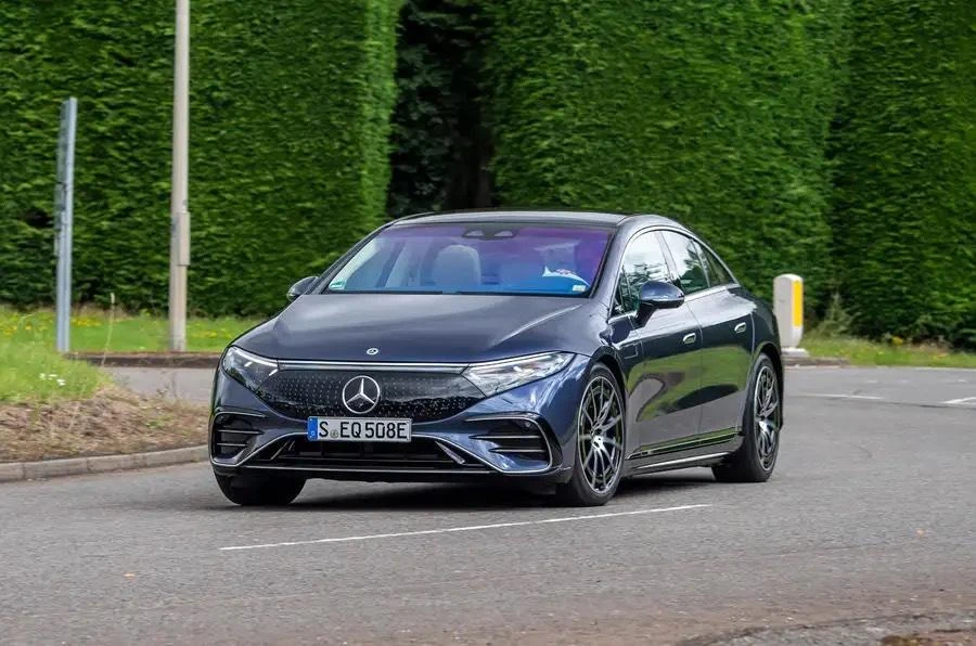 Mercedes EQS. Ảnh: Hotcars.