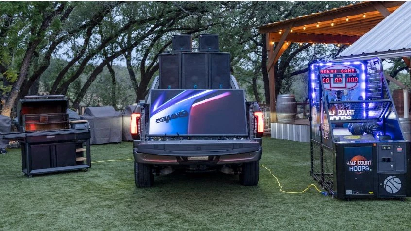 Xe F-150 EV đang cung cấp điện để sử dụng cho gia đình. Ảnh: Motorbiscuit. Xe F-150 EV đang cung cấp điện để sử dụng cho gia đình. Ảnh: Motorbiscuit.