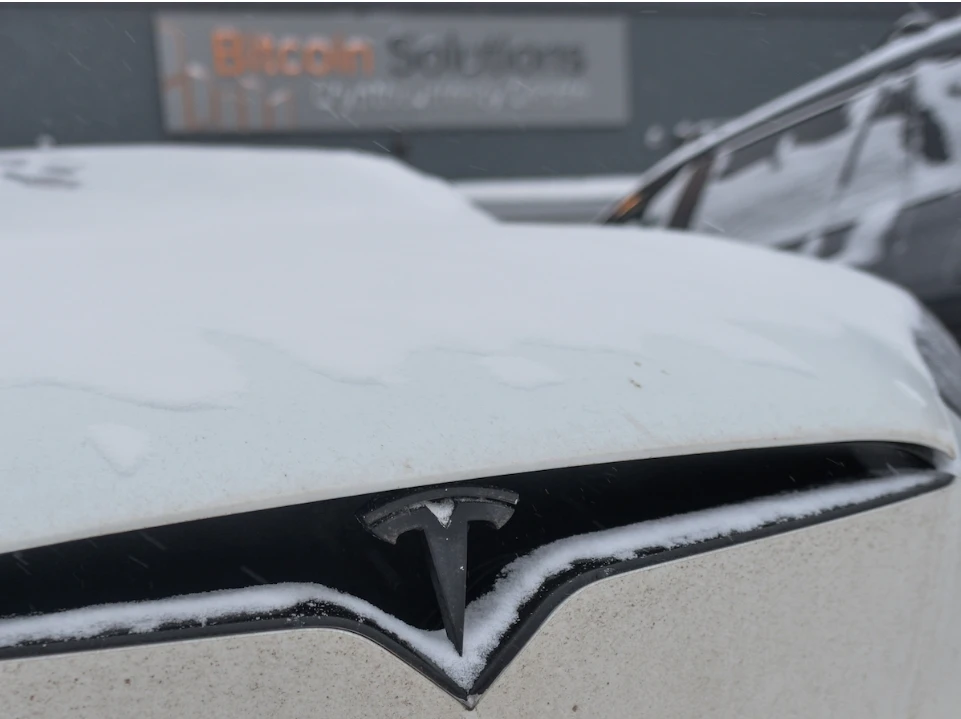 Nên đậu xe trong nhà vào mùa đông. Ảnh: Motorbiscuit.