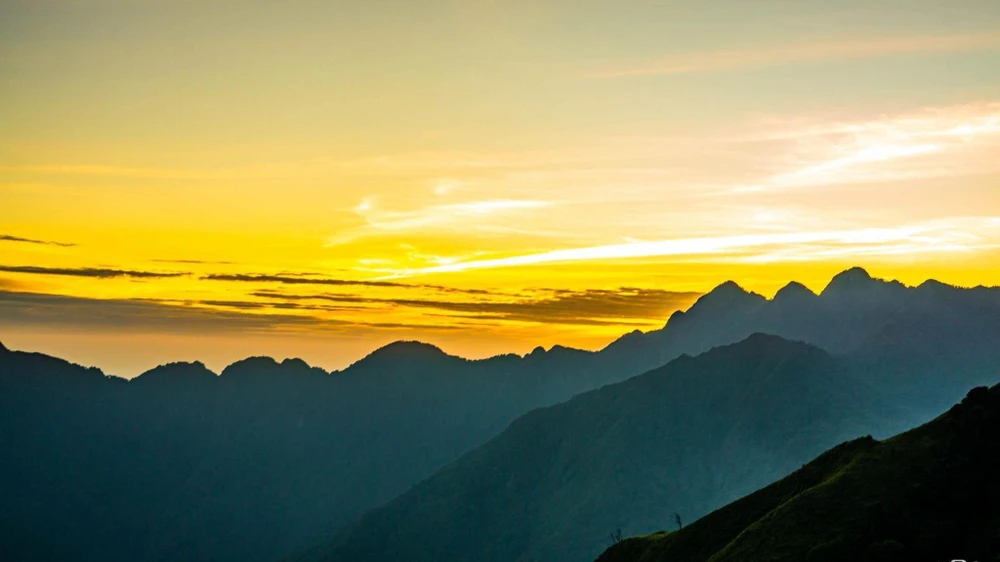 Vẻ đẹp núi Tà Chì Nhù hút hồn du khách.