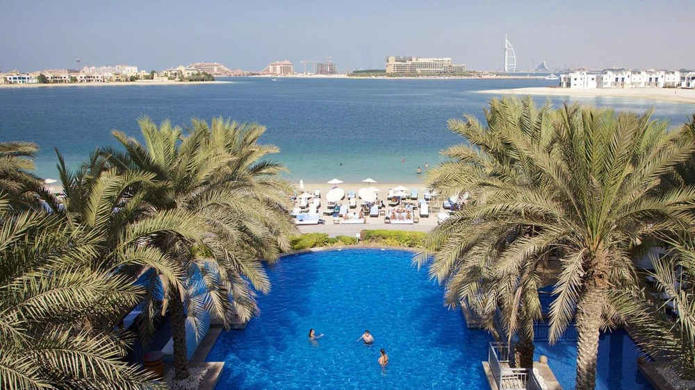 Bãi biển Sunset. Ảnh: Thetravel.