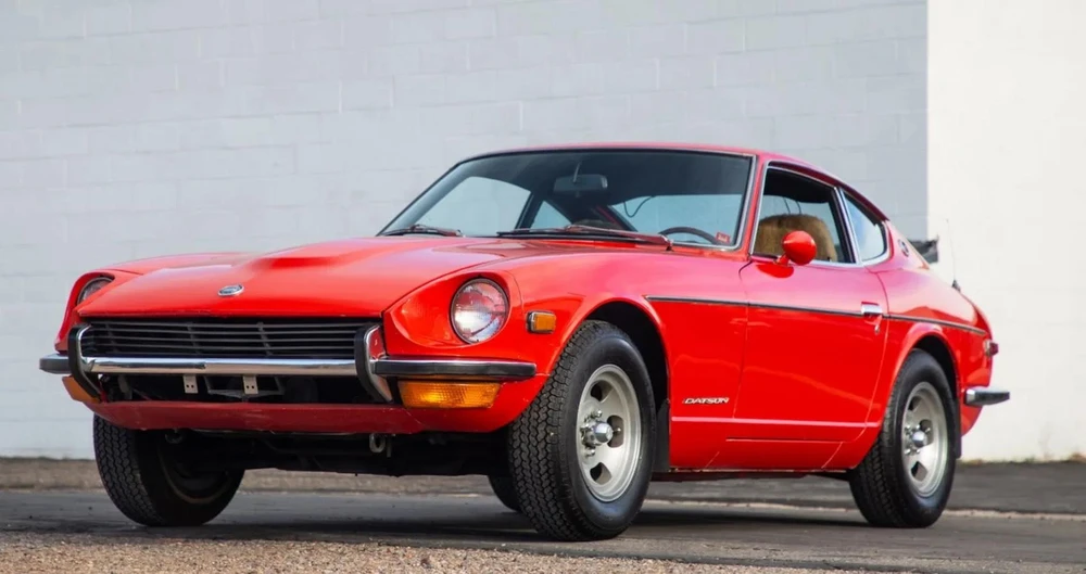 Datsun 240Z cũng đẹp như Toyota 2000GT. Ảnh: Hotcars.