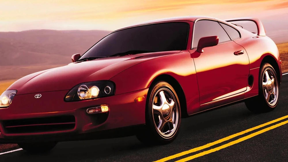 Supra Mk4 là một trong những chiếc xe thể thao đẹp nhất. Ảnh: Hotcars.