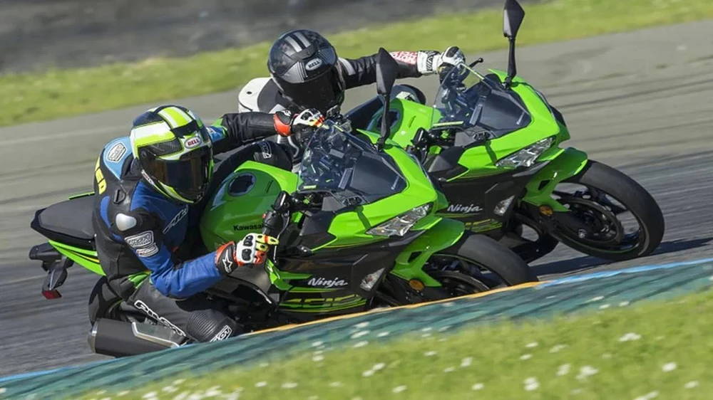 Kawasaki Ninja 400 vẫn là một chiếc xe mô tô tốt cho người mới bắt đầu vì trọng lượng nhẹ. Ảnh: Hotcars.
