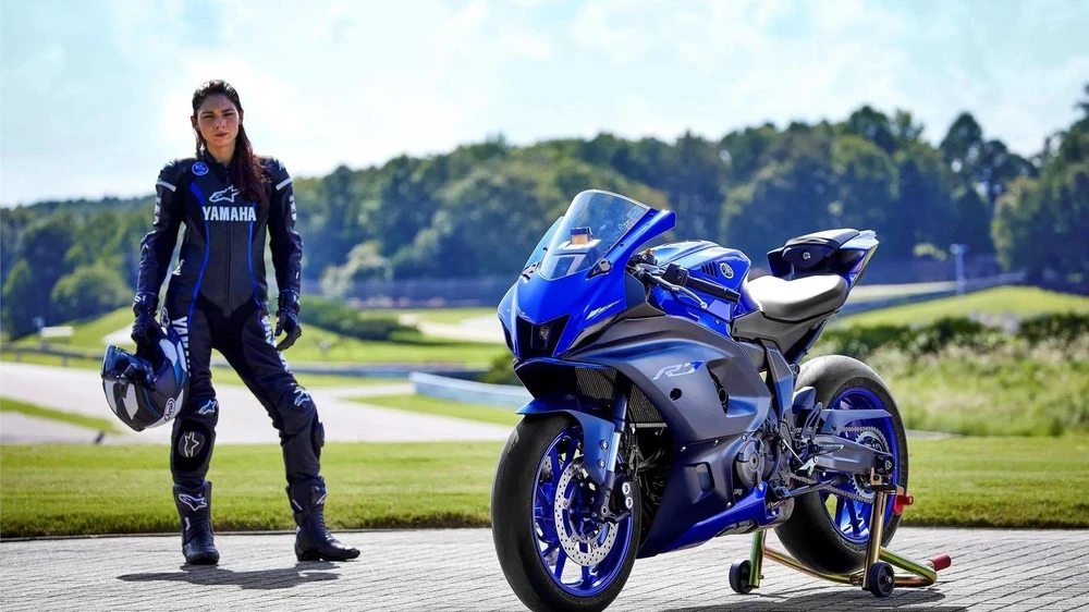 Yamaha R7 có kiểu dáng mảnh mai và hấp dẫn. Ảnh: Hotcars.