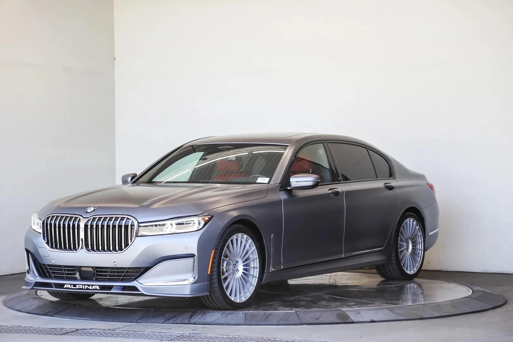 Chiếc xe này có tốc độ tối đa 205 dặm/giờ (328 km/h). Ảnh: Hotcars.