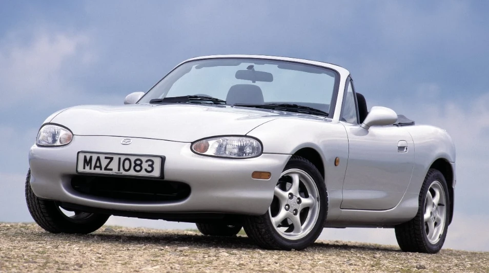 MX-5 Miata nổi tiếng là một chiếc xe mui trần thú vị. Ảnh: Motorbiscuit.