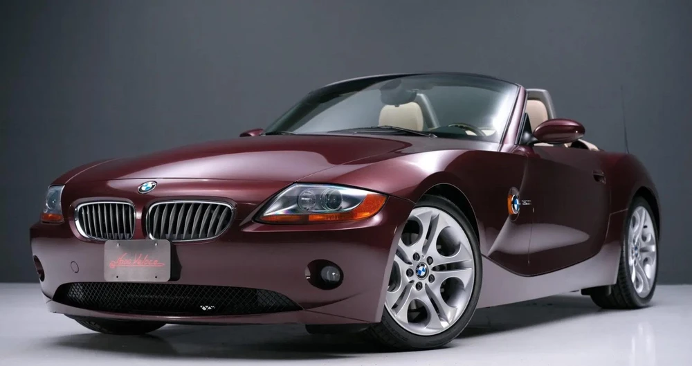 Phiên bản E85 mang tên Z4 là một trong những chiếc mui trần tuyệt vời .Ảnh: Hotcars.