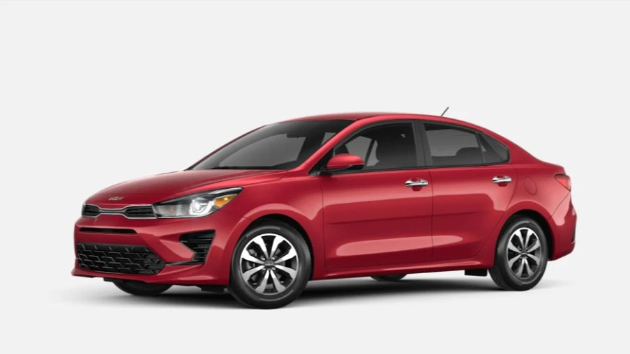 Kia Rio mẫu sedan 4 cửa có giá khởi điểm 16.550 USD. Ảnh: Motorbiscuit.