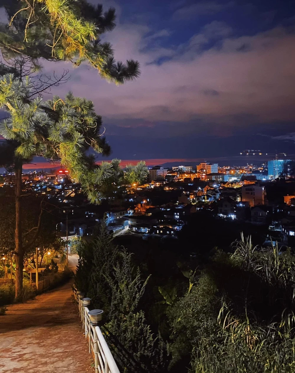 Nhiều điểm "sống ảo" về đêm cũng hút hồn du khách. Ảnh: NGỌC LINH. Nhiều điểm "sống ảo" về đêm cũng hút hồn du khách. Ảnh: NGỌC LINH.