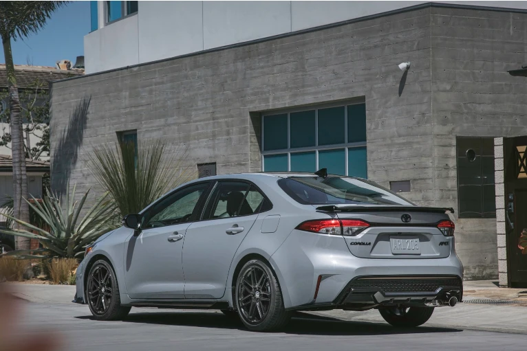 Toyota corolla là một chiếc xe “lai” tiết kiệm nhiên liệu hoàn hảo. Ảnh: Motorbiscuit.