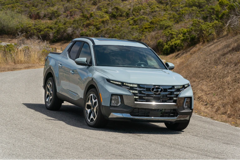 Hyundai Santa Cruz SE 2022 đây là chiếc xe bán tải đầu tiên của thương hiệu. Ảnh: Motorbiscuit. Hyundai Santa Cruz SE 2022 đây là chiếc xe bán tải đầu tiên của thương hiệu. Ảnh: Motorbiscuit.