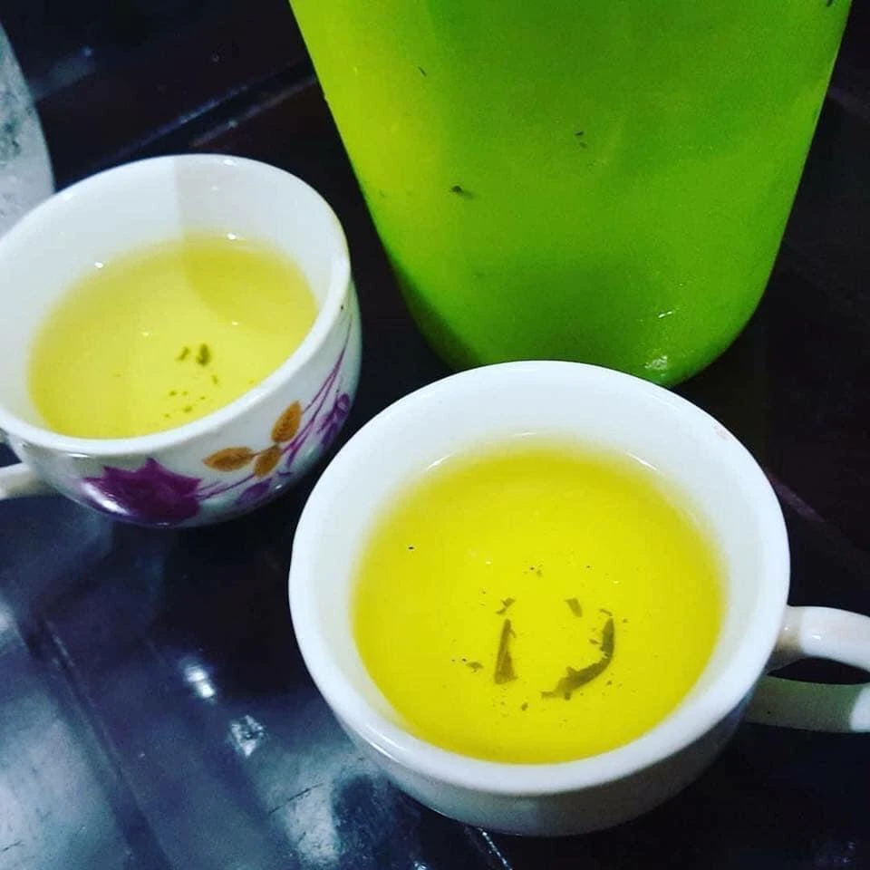 Uống một ly trà nóng sau bữa ăn giúp tiêu hóa thức ăn và giảm đầy hơi. Ảnh: PHƯƠNG LÊ.