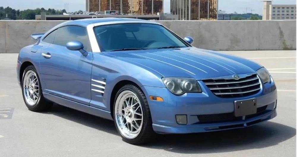 Chrysler Crossfire SRT6 được trang bị động cơ V6 3,2 lít. Ảnh: Hotcars.