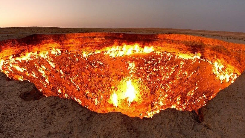 Ngày nay, cửa địa ngục ởTurkmenistan vẫn chưa lý lại được nguyên nhân do đâu. Ảnh: Thetravel.