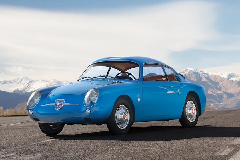 Fiat-Abarth 750 được thiết kế dựa trên Fiat 600. Ảnh: Carbuzz.