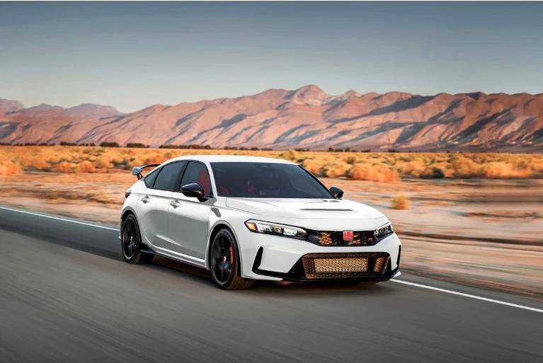 Honda Civic Type R 2023 được trang bị động cơ 4 xi-lanh thẳng hàng 2.0 lít. Ảnh: Motorbiscuit.