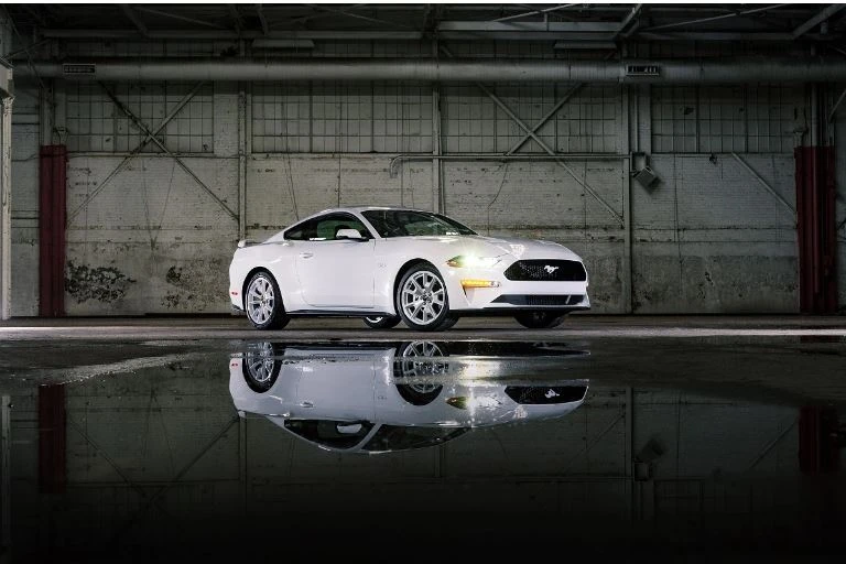 Ford Mustang 2022 với giá 28.865 USD. Ảnh:Motorbiscuit.