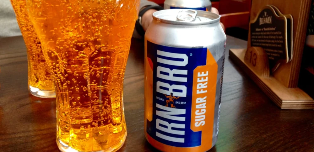 Ở Scotland khi say họ sẽ ăn món xúc xích vuông béo ngậy để giảm say. Ảnh: CNN Travel.