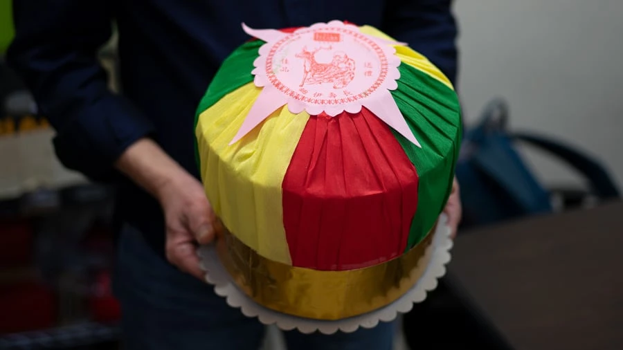 Mì trường thọ còn được làm quà để tặng nhau dịp sinh nhật hay các ngày lễ lớn. Ảnh: CNN Travel