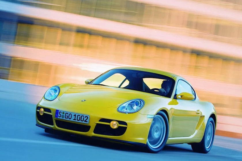 Porsche cayman mẫu năm 2008 với giá 27.321 USD. Ảnh: Carbuzz.