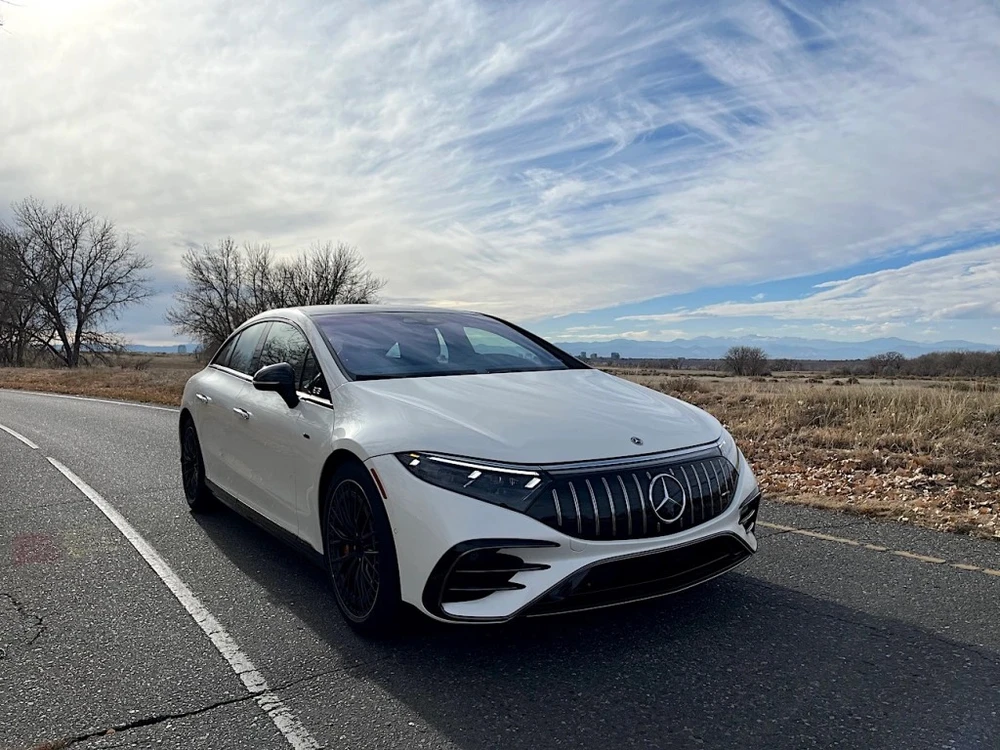 EQS 450+ được trang bị một động cơ điện duy nhất để cung cấp năng lượng. Ảnh: Motorbiscuit.