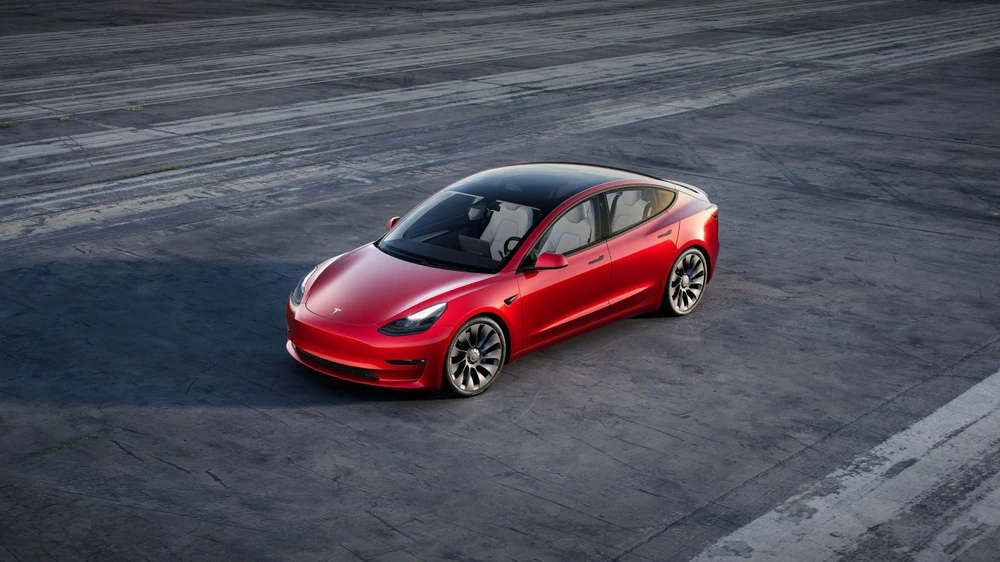 Tesla Model 3 có phạm vi lái 358 dặm (573 km) sau mỗi lần sạc đầy. Ảnh: Motorbiscuit.