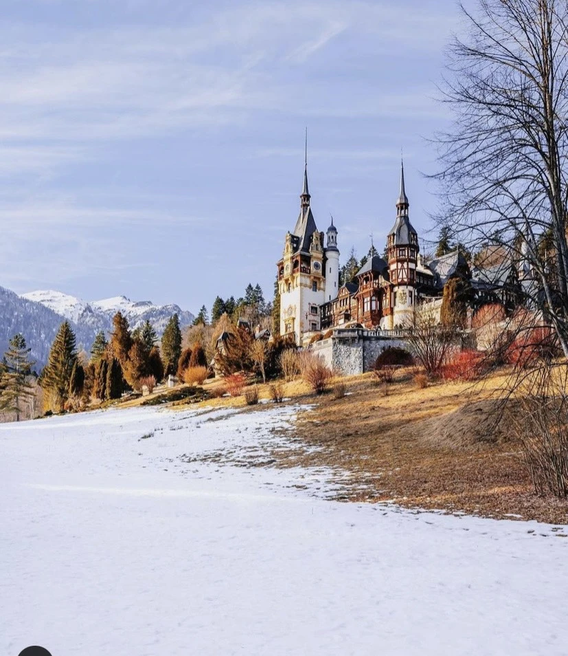 Đến Ru-ma-ni, du khách sẽ được khám phá những ngôi làng cổ độc đáo. Ảnh: Thetravel.