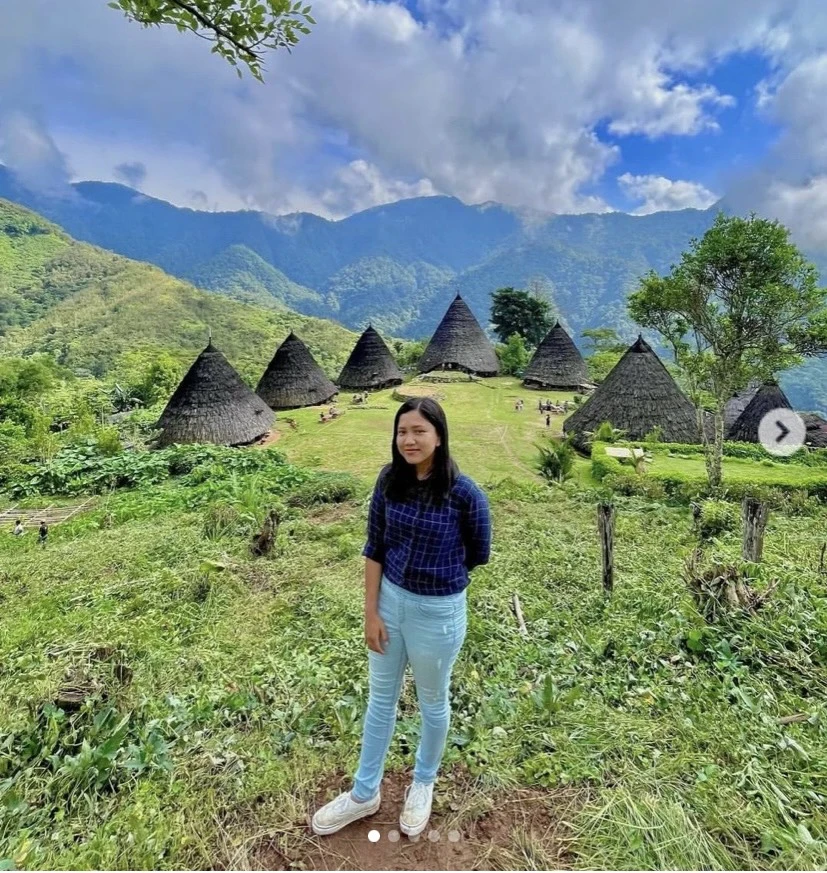 Đảo Flores nổi tiếng với hồ Kelimutu ba màu. Ảnh: Thetravel.