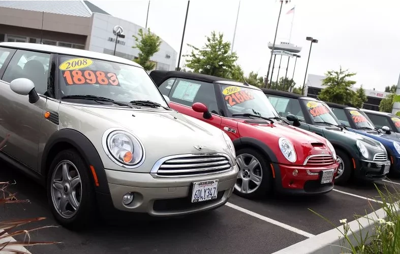 Tính năng đèn pha tự động, nó tự chuyển đổi giữa chùm sáng cao và thấp sau khi bạn thiết lập chúng. Ảnh: Motorbiscuit.