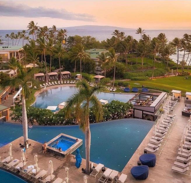Andaz Maui tại khu nghỉ dưỡng Wailea - Hawaii, Hoa Kỳ được bao bọc bởi cây xanh mát rượi. Ảnh: Thetravel.