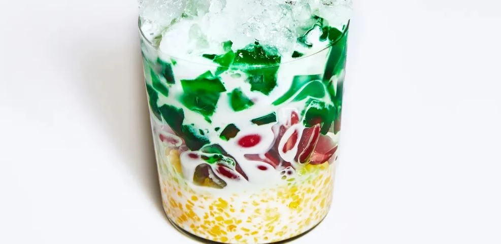 Chè ba màu là món ăn thơm ngon và độc đáo. Ảnh: Tasteatlas.