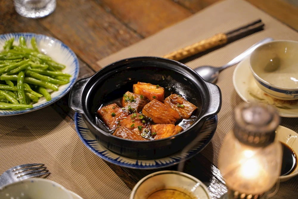 Món cá kho tộ là món ăn ngon và độc đáo của Việt Nam. Ảnh: Tasteatlas.