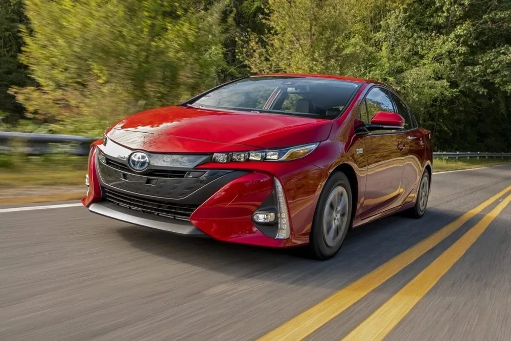 Toyota Prius Prime 2022 có giá khởi điểm 29.865 USD.Ảnh: Motorbiscuit.