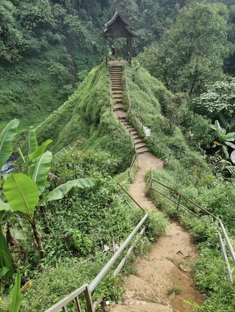 Cao nguyên Bolaven, Lào nổi tiếng với thác nước ngoạn mục. Ảnh: Thetravel.