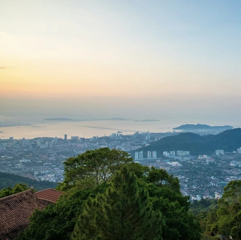 Đảo Penang, Malaysia nổi bật với các tòa nhà mang nhiều phong cách khác nhau. Ảnh: Thetravel.