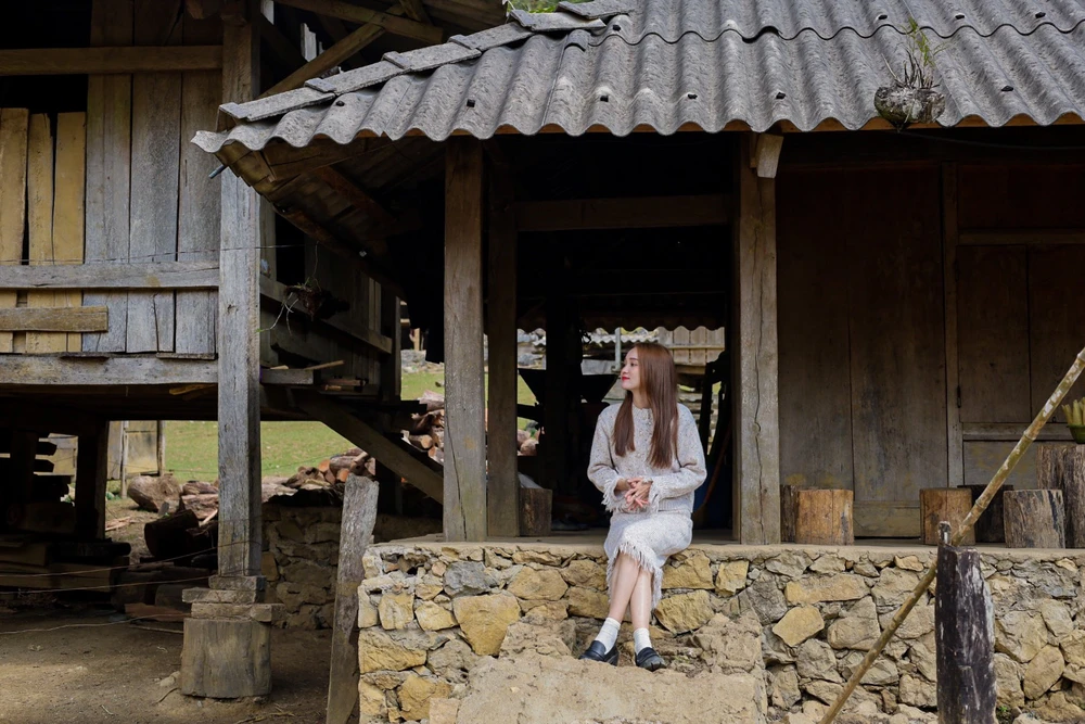 Căn nhà gỗ của người H'Mông. Ảnh: BẢO NGÂN.