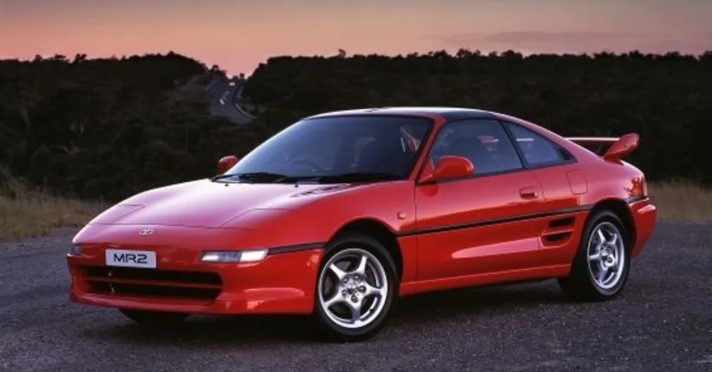 Toyota MR2 (Mk II) có giá 11.100 USD. Ảnh: Hotcars.