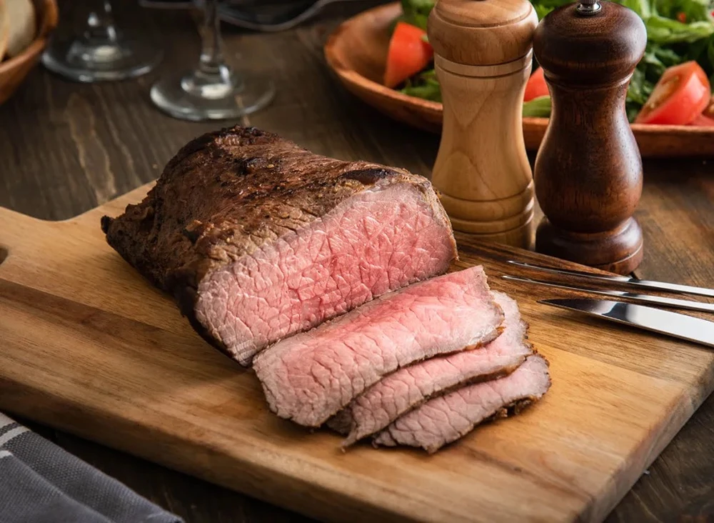 Một miếng bít tết có hàm lượng cholesterol thấp cũng như ít chất béo bão hòa. Ảnh: Shutterstock.