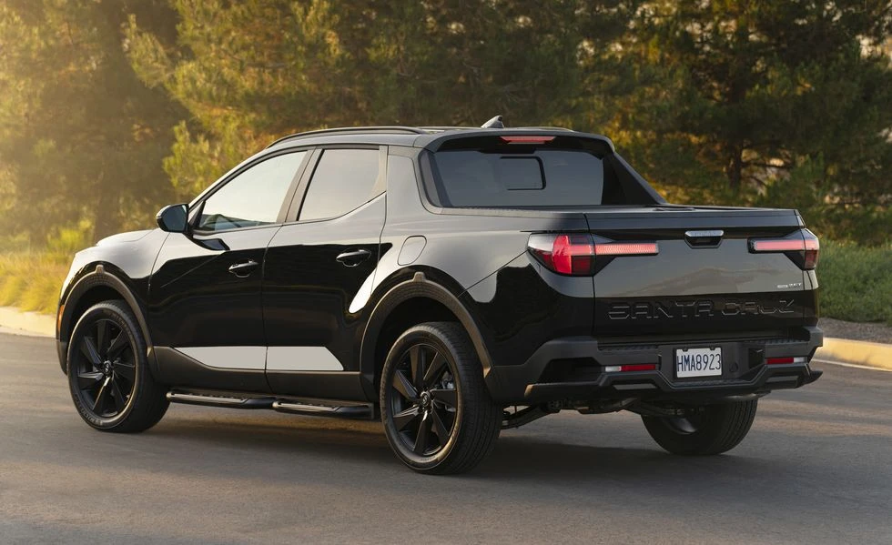 Santa Cruz là xe bán tải có giá khởi điểm chỉ 27.035 USD. Ảnh: Motorbiscuit.