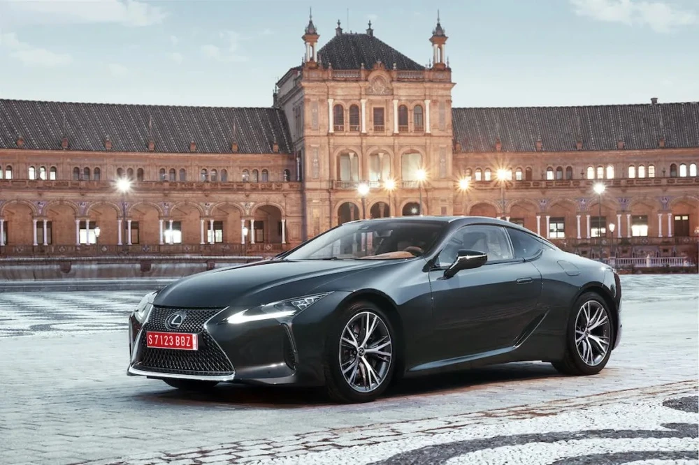 Lexus LC có thiết kế đẹp từ trong ra ngoài. Ảnh: Motorbiscuit.