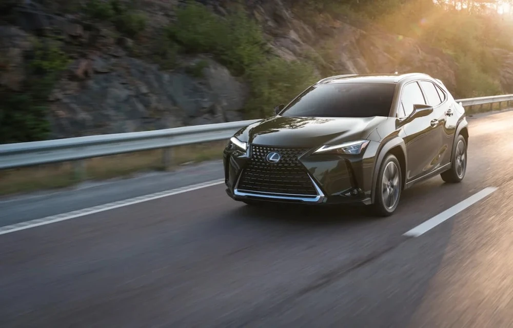 Lexus UX nhìn giống chiếc crossover nhưng nó có kích thước giống một chiếc hatchback hơn. Ảnh: Motorbiscuit.