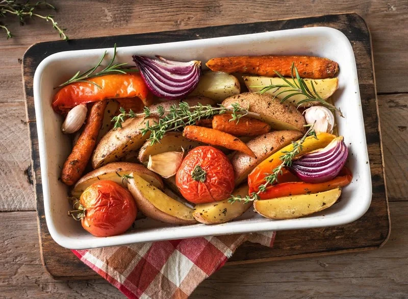 Chuyên gia dinh dưỡng khuyên ăn những loại rau sau đây có thể giúp giảm viêm và làm chậm quá trình lão hóa. Ảnh: Shutterstock.