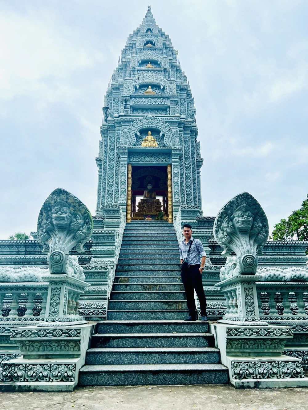 Tòa Bảo Tháp đồ sộ giúp du khách "sống ảo" cực ấn tượng. Ảnh: PHƯƠNG LÊ. Tòa Bảo Tháp đồ sộ giúp du khách "sống ảo" cực ấn tượng. Ảnh: PHƯƠNG LÊ.