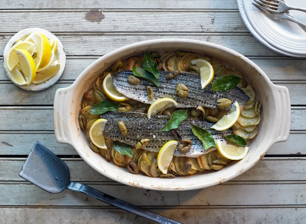 Cá chứa nhiều vitamin D, vitamin E. Ảnh: Shutterstock.