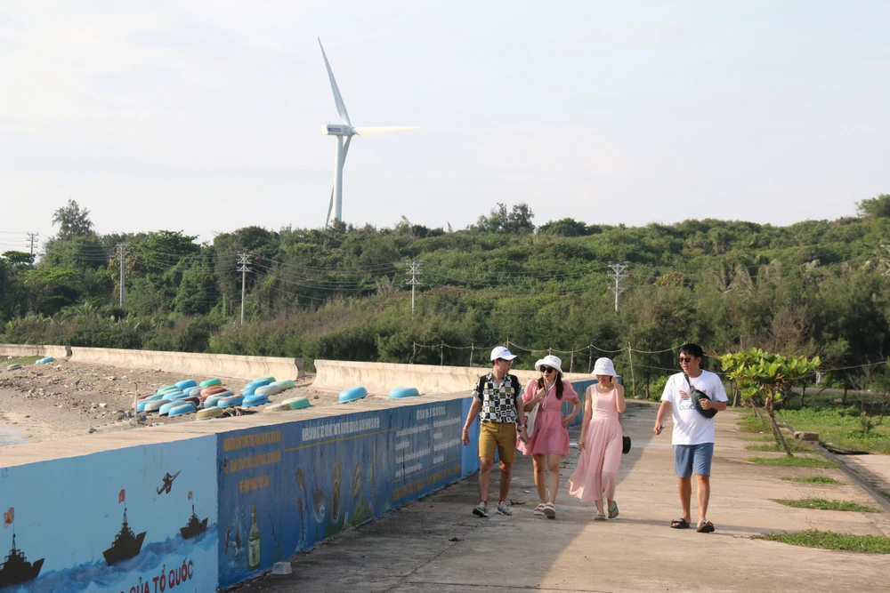 Phú Quý được thiên nhiên ưu đãi với vô vàn cảnh quan tuyệt đẹp. Ảnh: VĂN THANH.