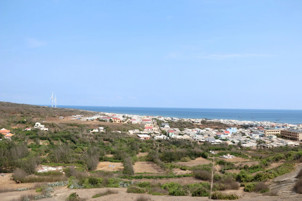 Đảo Phú Quý có tổng diện tích khoảng 17 km2. Ảnh: VĂN THANH.