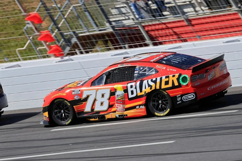 Dung dịch này sẽ giúp phá vỡ bu lông rỉ sét. Ảnh: Motorbiscuit.